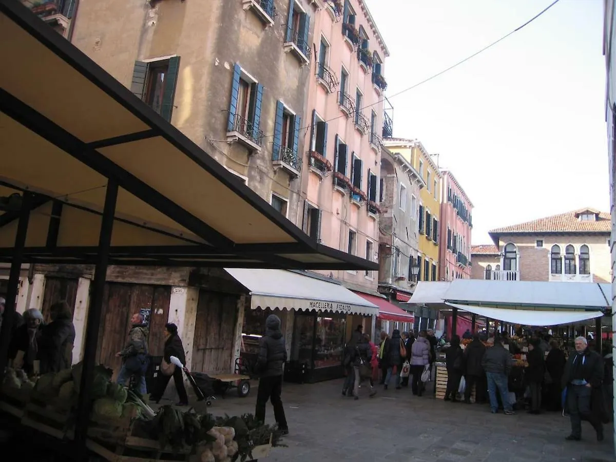 ונציה Loft Overlooking The Grand Canal דירה