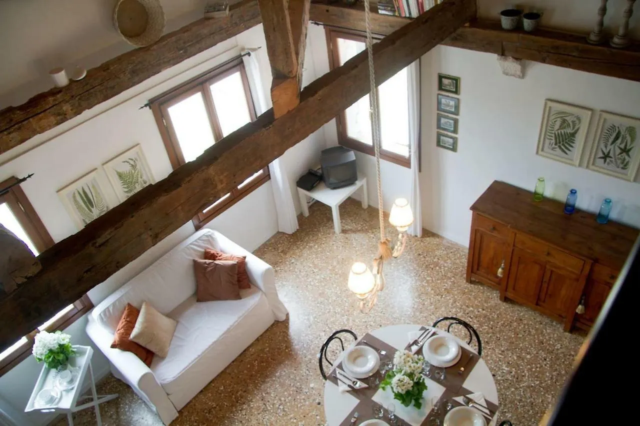 ונציה Loft Overlooking The Grand Canal דירה